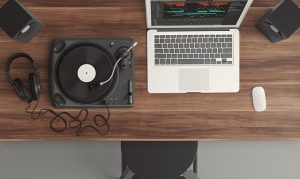 turntable-e836b20821_640.jpg